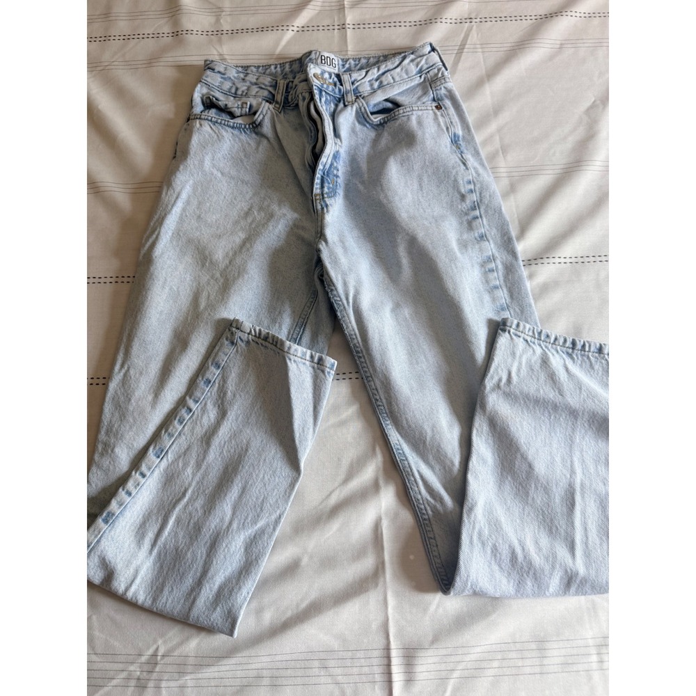 BDG Urban Outfitters Mom High-Rise Light Wash Blue Denim Jeans Size 27